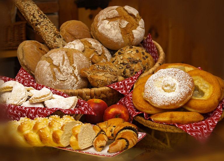Mostbaron zur Steinernen Birne, der Bauernbrot mit erneuerbar...