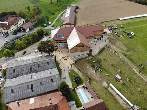 Mostbaron Hauer eröffnet neuen Schaustall!