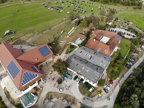 Mostbaron Hauer eröffnet neuen Schaustall!