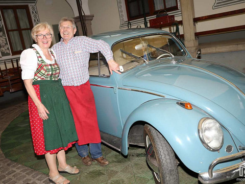 Mostbaron Hauer eröffnet neuen Schaustall!