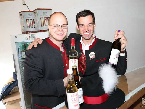 Mostbaron Hauer eröffnet neuen Schaustall!