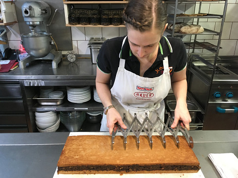 In der Weihnachtsbäckerei der Familie Hauer