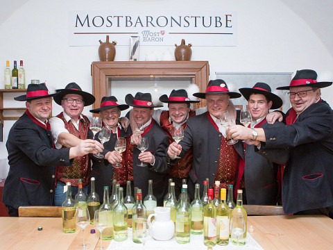 Die Hüter des Mostbirnbaumes