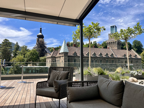 Mostbaron-Cocktails mit Aussicht im Schloss an der Eisenstrasse 