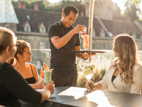 Mostbaron-Cocktails mit Aussicht im Schloss an der Eisenstrasse 