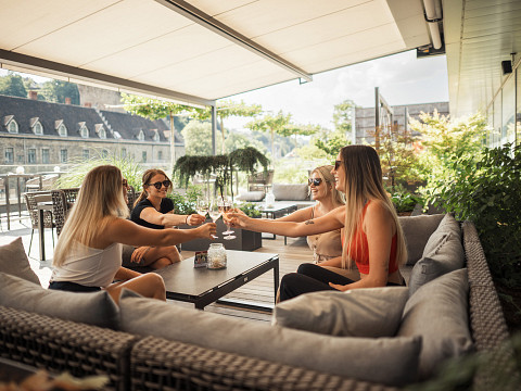 Mostbaron-Cocktails mit Aussicht im Schloss an der Eisenstrasse 